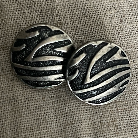 BKE Stud Earrings Stud Buckle Zebra Print Gunmetal Silver Black Round Button - Picture 4 of 6